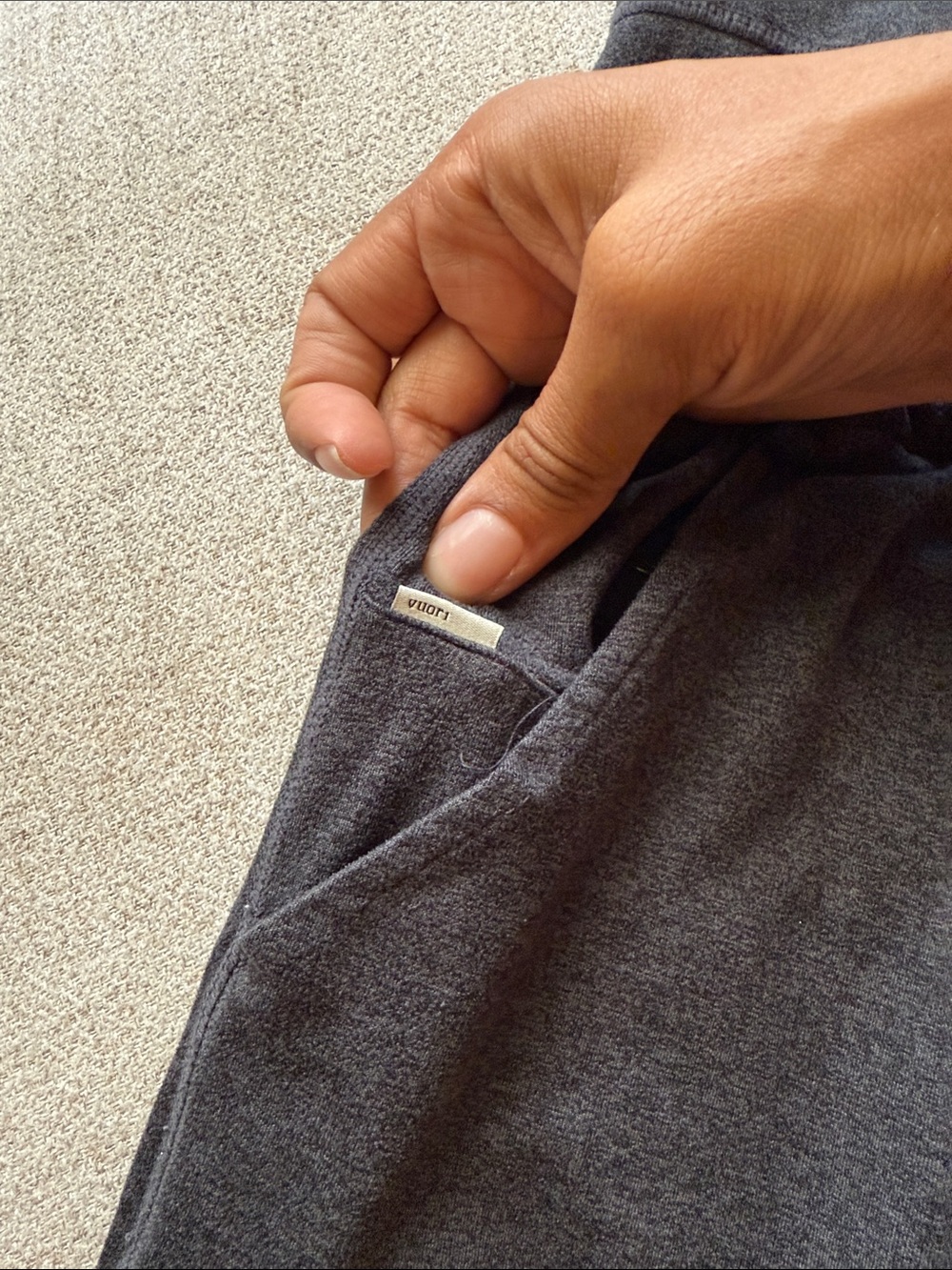 Vuori Performance Joggers Charcoal Gray Lounge Pants size M *READ* - Picture 3 of 8